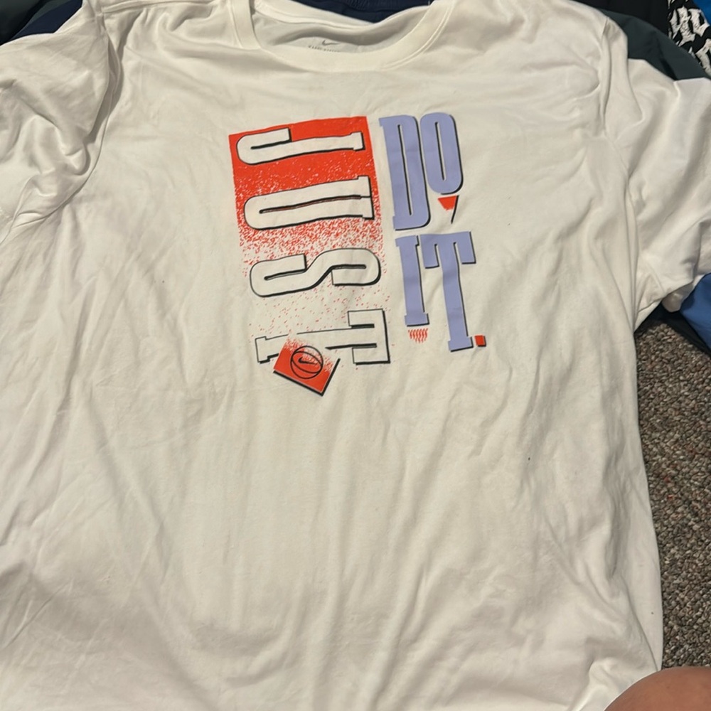 Men’s Nike shirt